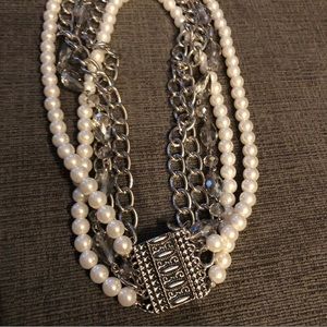 Premier Designs Pearl Necklace with magnet clasp super cute!